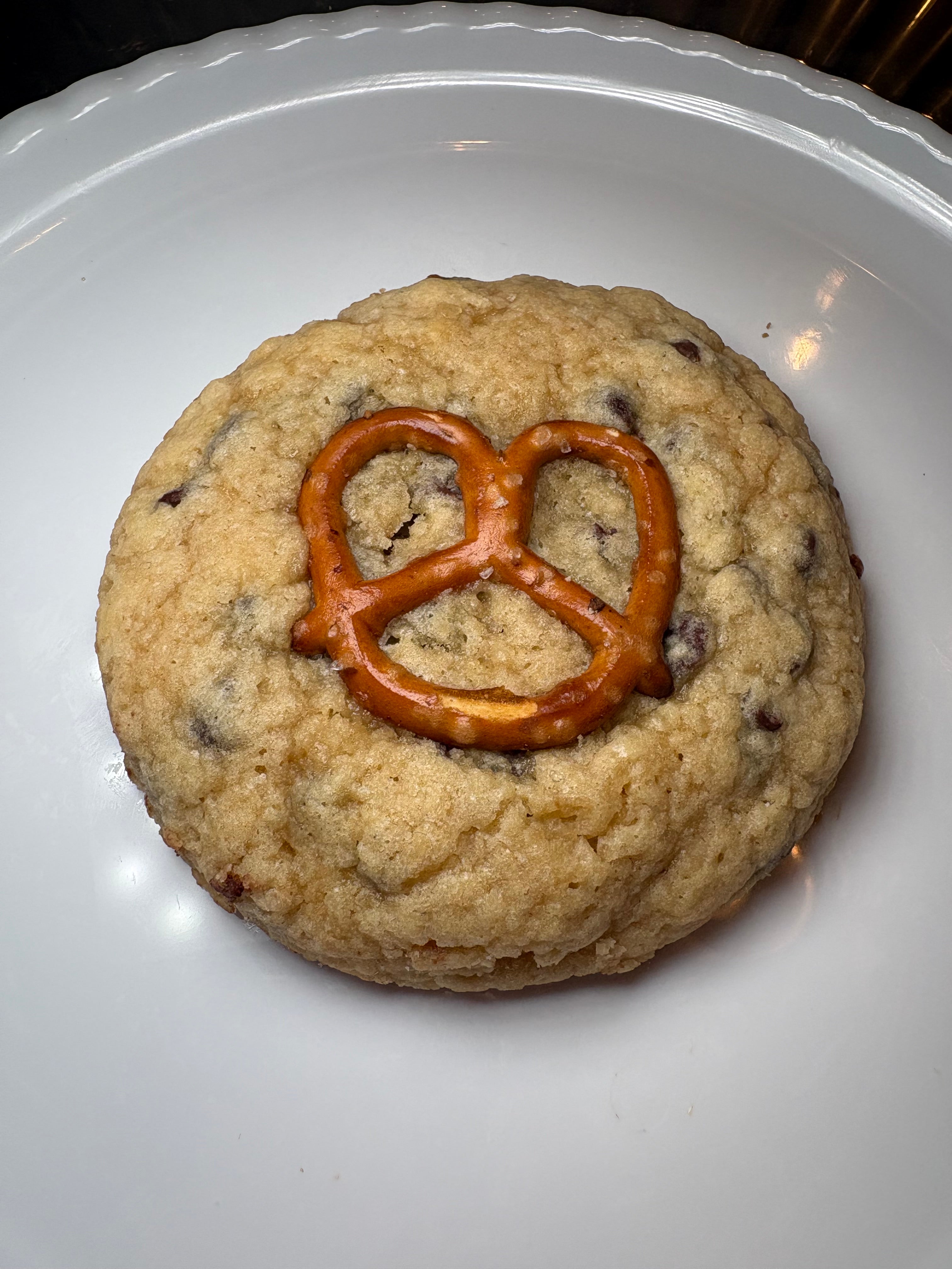 Salted Caramel Pretzel Cookie (Single)
